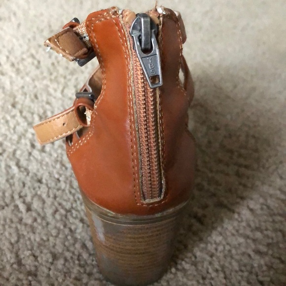 Sandals - Picture 3 of 3